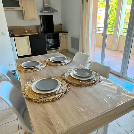 Spacieux Avec Terrasse Et Parking Prive * Sainte-Maxime