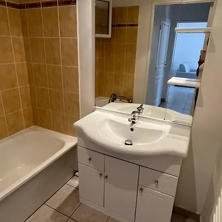Spacieux Avec Terrasse Et Parking Prive Apartment *